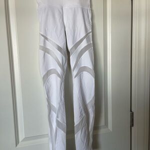 NWOT Lululemon Wunder Under White High-Rise Leggings with Mesh Paneling